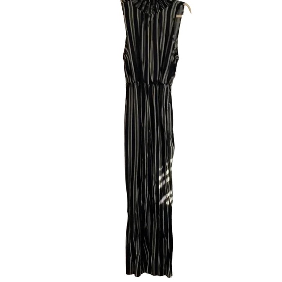 Target Xhilaration Black & White Striped Turtleneck Sleeveless Romper-Size M - Picture 1 of 6